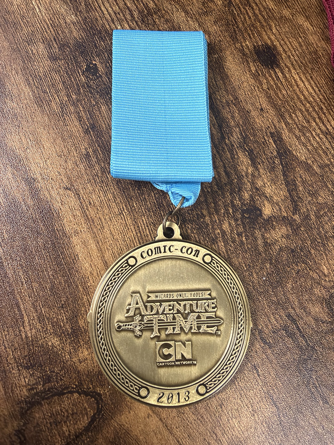 2013 SDCC Adventure Time Ice King ConQuest Medal Wizards Only Fools Cartoon Network - Image 2